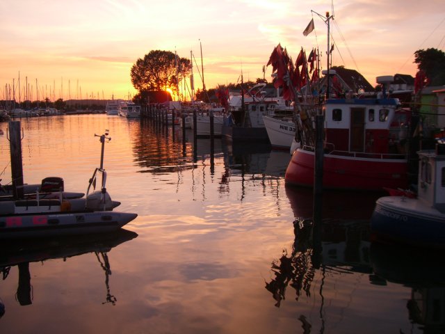Nienburger Hafen in der Abenddmmerung